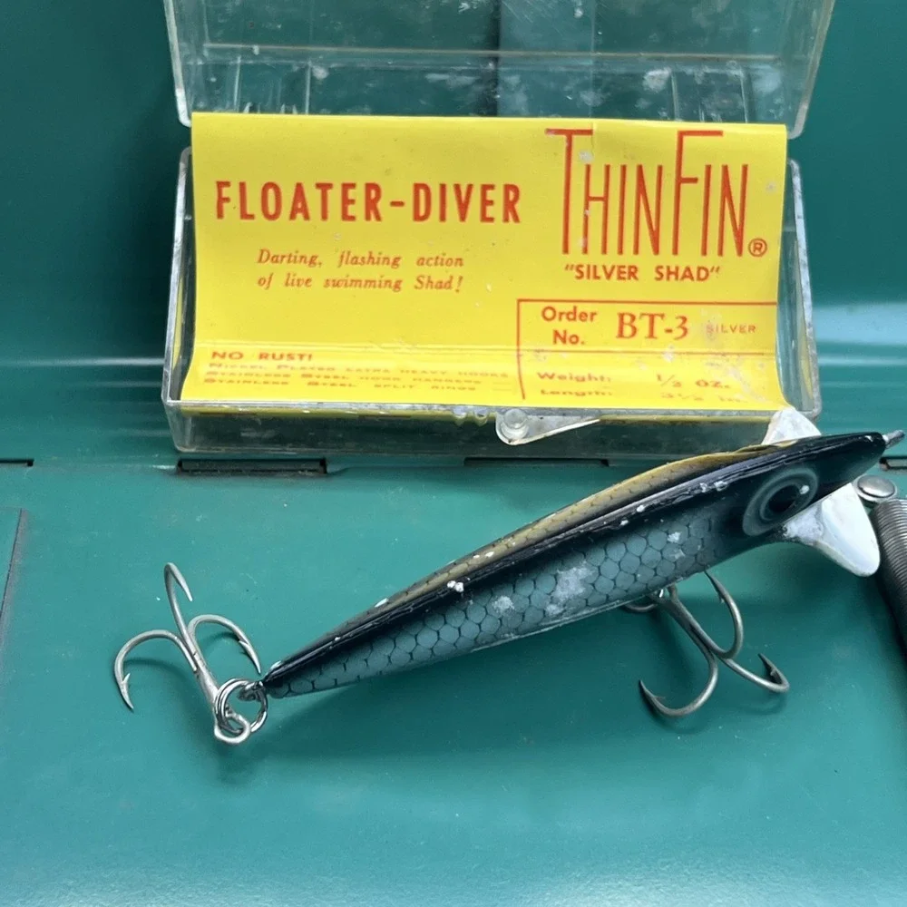 Vintage New Storm THIN FIN Fishing Lure Floater Diver Fish Bait Silver Shad BT-3
